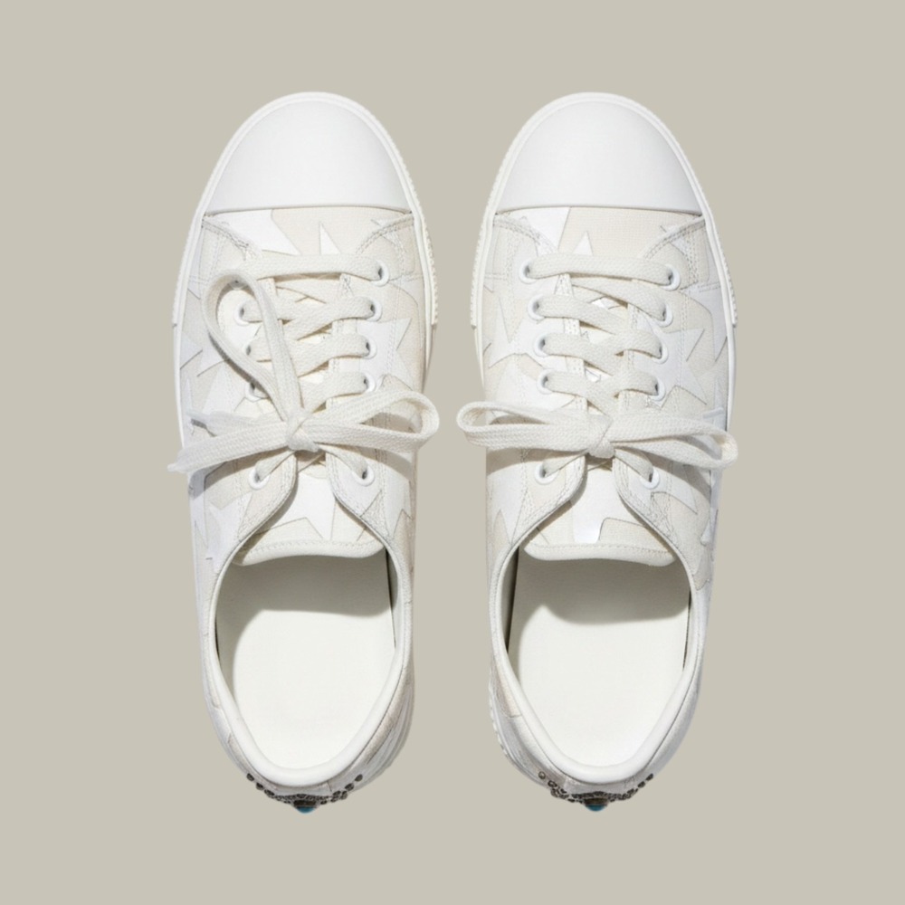 Valentino Garavani white leather sneakers featuring a star-studded design 8.5/9
